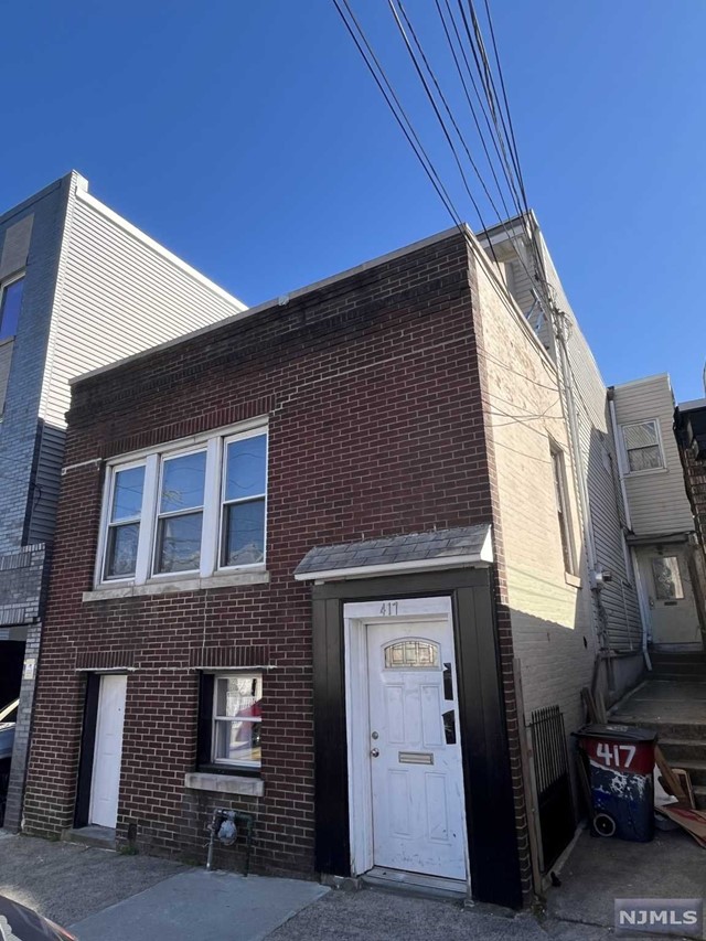 417 19th Street 4, Union City, New Jersey - 3 Bedrooms  
1 Bathrooms  
7 Rooms - 