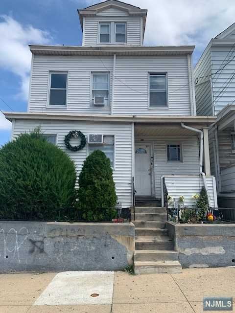 89 E 15th Street, Paterson, New Jersey - 5 Bedrooms  
4 Bathrooms  
11 Rooms - 