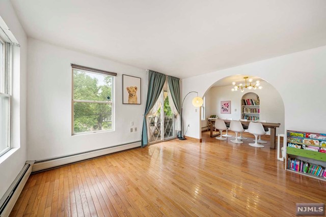 Rental Property at 481 Broad Avenue 2Fl, Leonia, New Jersey - Bedrooms: 2 
Bathrooms: 2 
Rooms: 5  - $3,300 MO.