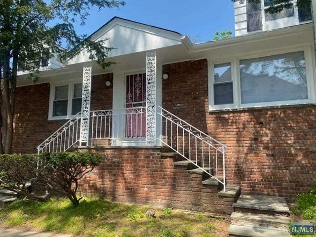 Property for Sale at 38 Mountainview Avenue, East Orange, New Jersey - Bedrooms: 2 
Bathrooms: 2 
Rooms: 6  - $435,000