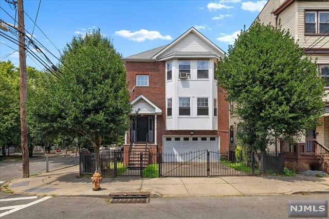 Property for Sale at 613 S 19th Street, Newark, New Jersey - Bedrooms: 6 
Bathrooms: 4 
Rooms: 12  - $724,999