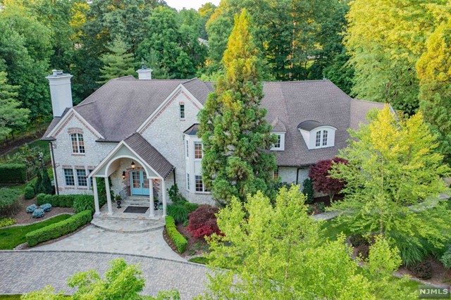 Property for Sale at 33 Winding Way, Upper Saddle River, New Jersey - Bedrooms: 6 
Bathrooms: 5 
Rooms: 14  - $2,250,000