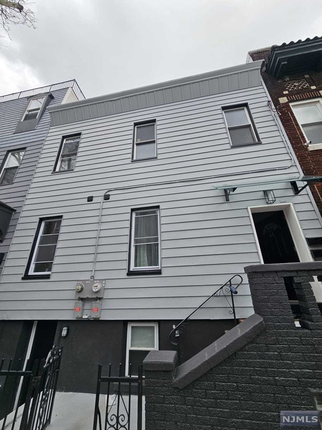 Rental Property at 44 Hopkins Avenue 2, Jersey City, New Jersey - Bedrooms: 3 
Bathrooms: 1 
Rooms: 5  - $3,000 MO.