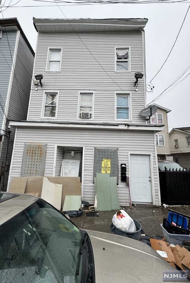 15 12th Avenue, Paterson, New Jersey - 9 Bedrooms  3 Bathrooms  15 Rooms - 