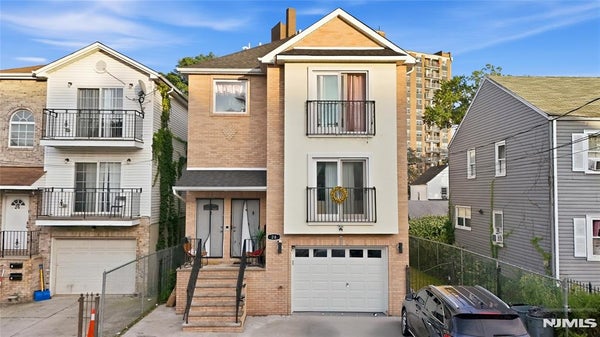 28 HANFORD ST, NEWARK, NJ 07114 - Image 01419fbb8a27fbcd6a7fa10f43667d1c/1698141089