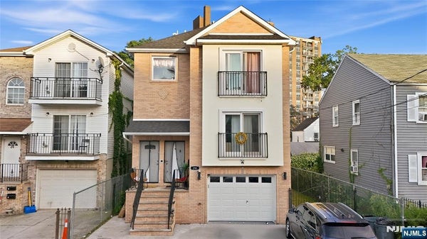 28 HANFORD ST, NEWARK, NJ 07114 - Image 01419fbb8a27fbcd6a7fa10f43667d1c/2416599827