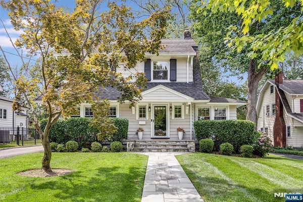 8 BERKELEY RD, MAPLEWOOD, NJ 07040 - Image 04c6f7621cc8ef4bda2000eb6d22b676/2691907434