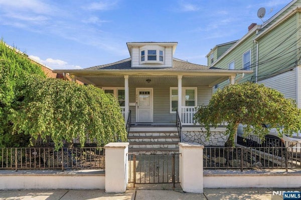 297 LAKEVIEW AVE, CLIFTON, NJ 07011 - Image 04e93bf7fcd963eb617f9d273b5fdec6/2491745600