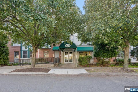 Photo for 323 Willow Street 2i