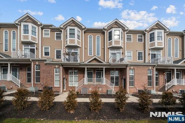 397 KINGSTON CT, WEST NEW YORK, NJ 07093 - Image 0e9bef2eac3d0c08f426a1870e021528/457601138