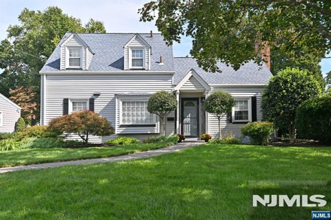 Photo for 137 E Magnolia Avenue