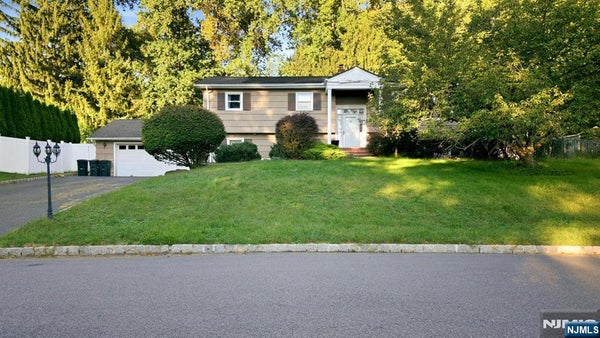 10 ROSEMERE AVE, WEST CALDWELL, NJ 07006 - Image 2a2bcf7605b8672f1de3fbed817a77b3/3911486697