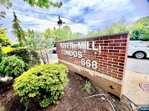 Photo for 666 Mill Street C8
