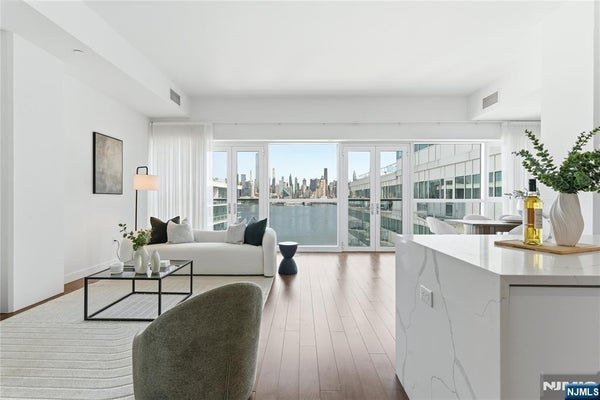 800 AVE AT PORT IMPERIAL BLVD APT 1010, WEEHAWKEN, NJ 07086 - Image 2f065d5dcddf03eeb7d1d0cf37bf96b6/402462599