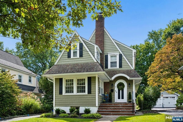19 FAIRVIEW AVE, GLEN ROCK, NJ 07452 - Image 3749c7a3ef6fa03832d4b4d088cea391/214313192