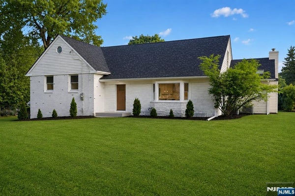 183 JEFFERSON AVE, EMERSON, NJ 07630 - Image 3fe80ae0f82845b4fdac3a3d2ca158aa/1926300178
