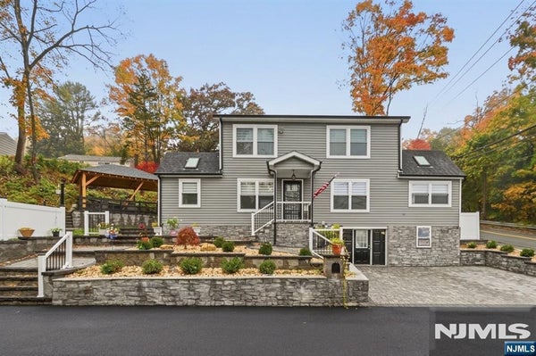 513 OTTERHOLE RD, WEST MILFORD, NJ 07480 - Image 417f2ad31372e7d2bcf78fe1be5d3dcf/3324930944