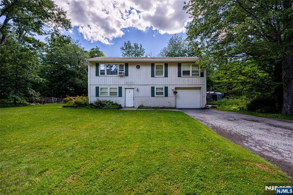 103 ALTURAS RD, HIGHLAND LAKES, NJ 07422 - Image 4af7159b59ca4f971e1af8545c7fa071/1509909219
