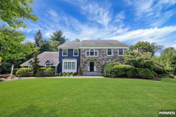 4 SWAN HOLLOW CT, RAMSEY, NJ 07446 - Image 4e2b6fffb16a0da4ee78498ab3aca0a5/289628468