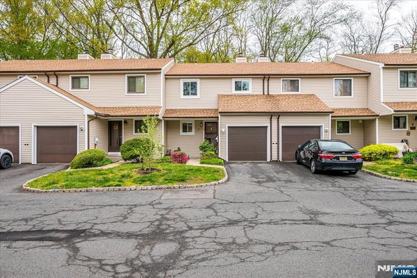 12 TULIP CT, EDISON, NJ 08820 - Image 51b0aed1dbaa0d50207c3fc7dea06bec/476753913