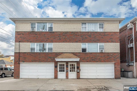 Photo for 470-472 Walker