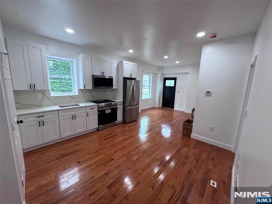 102 10TH ST FL FR, PASSAIC, NJ 07055 - Image 5b0b5176dc09996e7ccef9bc8a83b1d1/3782581069