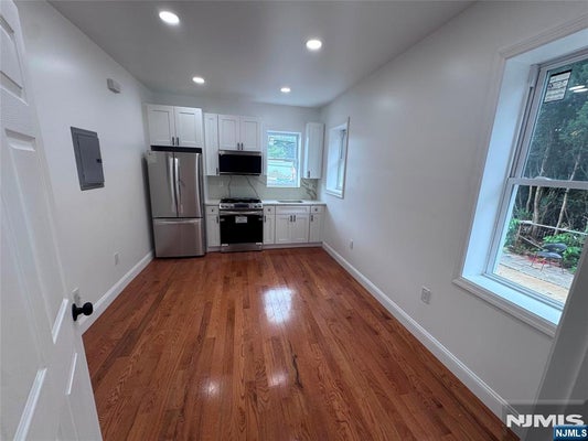 102 10TH ST FL RE, PASSAIC, NJ 07055 - Image 5ee5cfe76d9af02dc2ea368026c72b10/2234858371