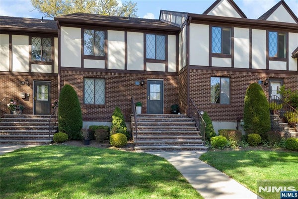 18 HOLIDAY CT, WESTWOOD, NJ 07675 - Image 687eb308eeda5e42a2cd73a759ea738d/387676187
