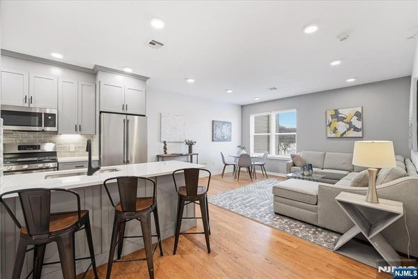 660 BLOOMFIELD AVE APT 405, BLOOMFIELD, NJ 07003 - Image 68eff7b0dec3cb73b35a01b3e4518e64/2740007649