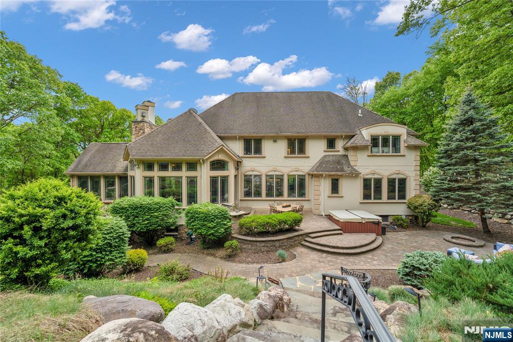 127 Waughaw Rd, Montville Township, NJ, 07082, USA, 6 Bedrooms Bedrooms, ,5 BathroomsBathrooms,Residential,Active,127 Waughaw Rd,26020675