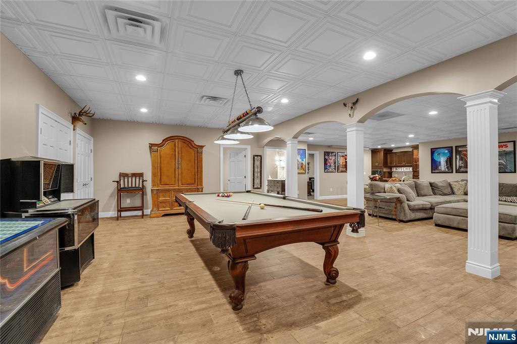 127 Waughaw Rd, Montville Township, NJ, 07082, USA, 6 Bedrooms Bedrooms, ,5 BathroomsBathrooms,Residential,Active,127 Waughaw Rd,26020675