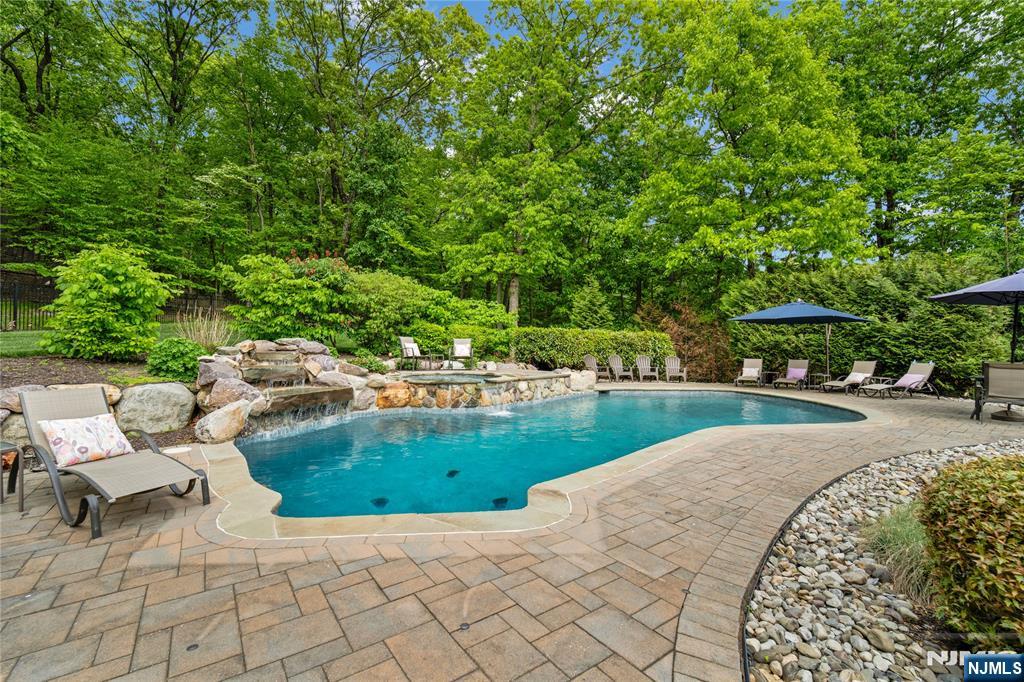 127 Waughaw Rd, Montville Township, NJ, 07082, USA, 6 Bedrooms Bedrooms, ,5 BathroomsBathrooms,Residential,Active,127 Waughaw Rd,26020675