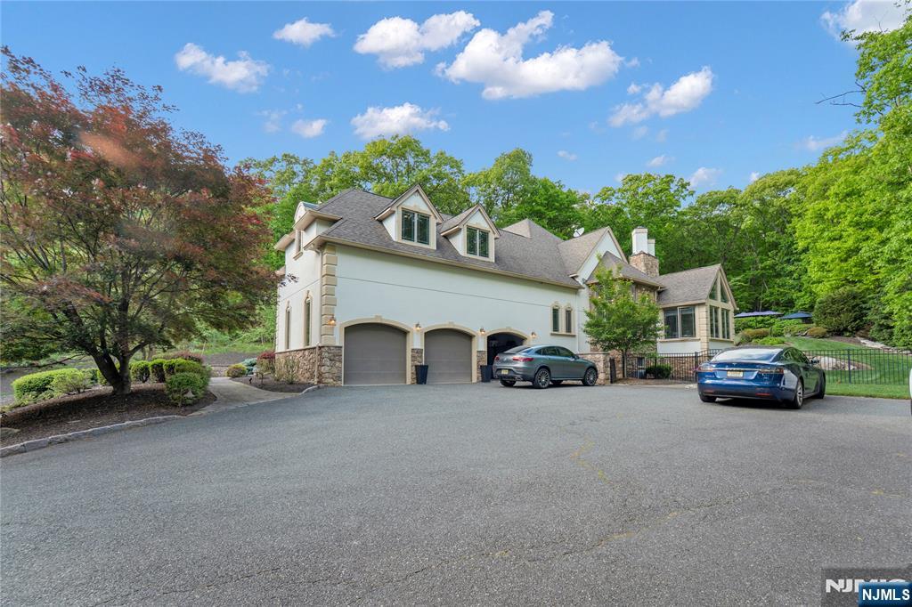 127 Waughaw Rd, Montville Township, NJ, 07082, USA, 6 Bedrooms Bedrooms, ,5 BathroomsBathrooms,Residential,Active,127 Waughaw Rd,26020675