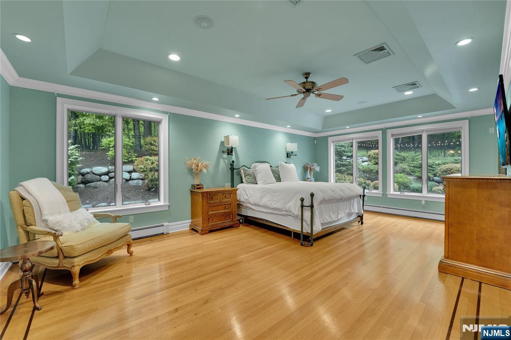 127 Waughaw Rd, Montville Township, NJ, 07082, USA, 6 Bedrooms Bedrooms, ,5 BathroomsBathrooms,Residential,Active,127 Waughaw Rd,26020675