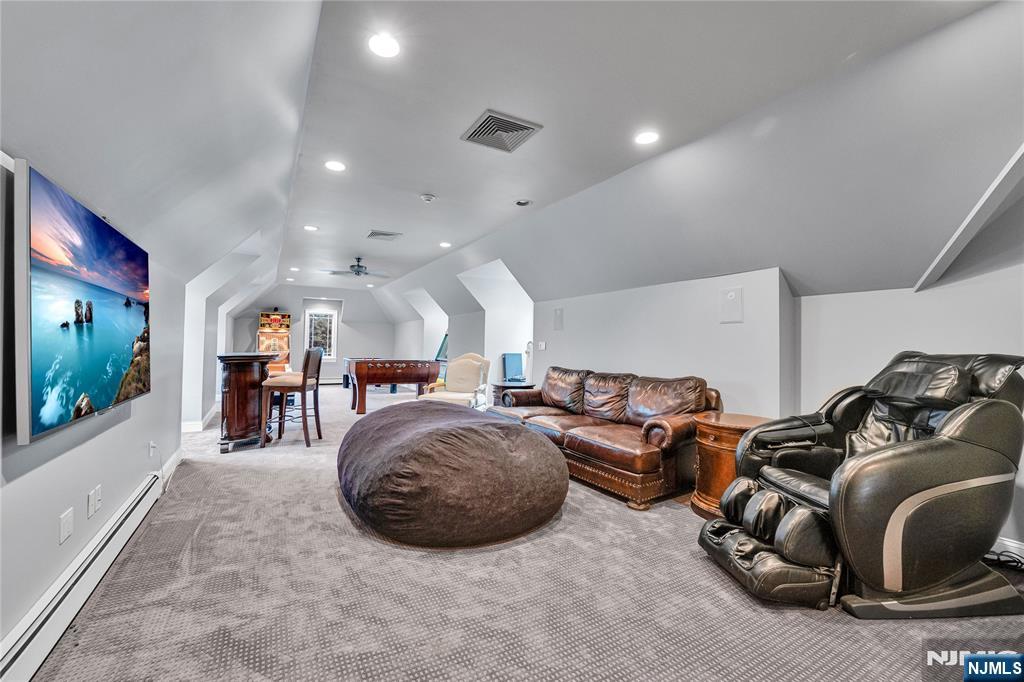 127 Waughaw Rd, Montville Township, NJ, 07082, USA, 6 Bedrooms Bedrooms, ,5 BathroomsBathrooms,Residential,Active,127 Waughaw Rd,26020675