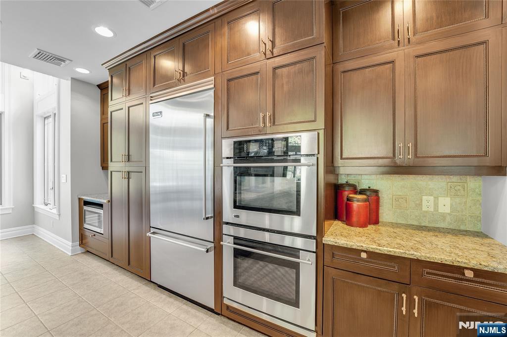 127 Waughaw Rd, Montville Township, NJ, 07082, USA, 6 Bedrooms Bedrooms, ,5 BathroomsBathrooms,Residential,Active,127 Waughaw Rd,26020675
