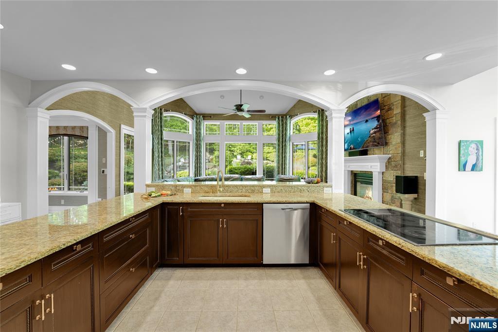 127 Waughaw Rd, Montville Township, NJ, 07082, USA, 6 Bedrooms Bedrooms, ,5 BathroomsBathrooms,Residential,Active,127 Waughaw Rd,26020675