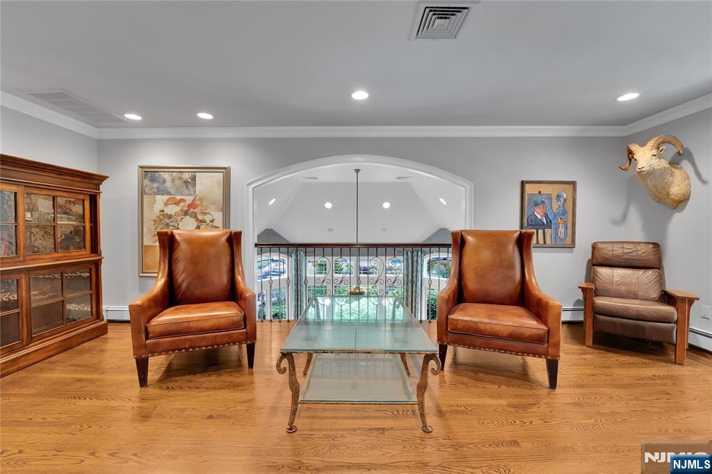 127 Waughaw Rd, Montville Township, NJ, 07082, USA, 6 Bedrooms Bedrooms, ,5 BathroomsBathrooms,Residential,Active,127 Waughaw Rd,26020675