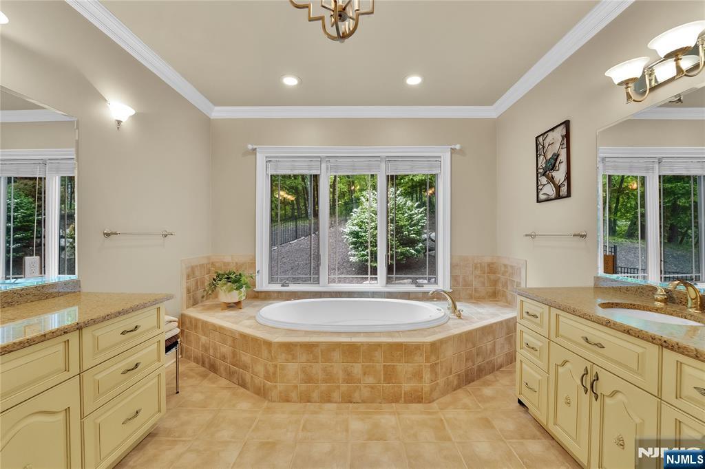 127 Waughaw Rd, Montville Township, NJ, 07082, USA, 6 Bedrooms Bedrooms, ,5 BathroomsBathrooms,Residential,Active,127 Waughaw Rd,26020675