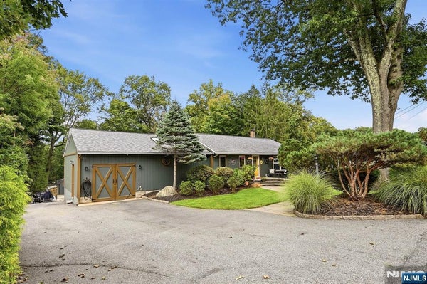 63 MANITO AVE, OAKLAND, NJ 07436 - Image 7d1f237c4f12fc8a9c3d31bcaa40f890/3937575891