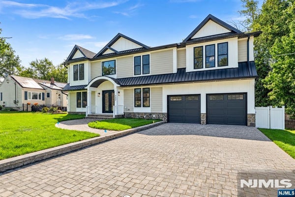 193 HOMESTEAD RD, PARAMUS, NJ 07652 - Image 89082f40bbd9b1fed5a8964c56e51003/4099176285