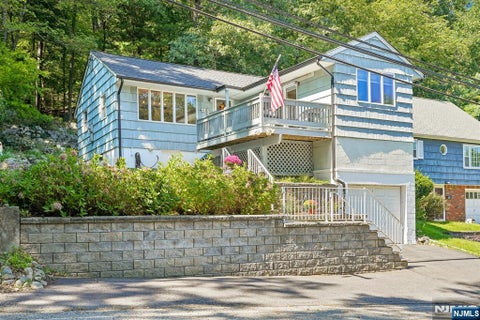 Photo for 122 Skyline Lake Drive