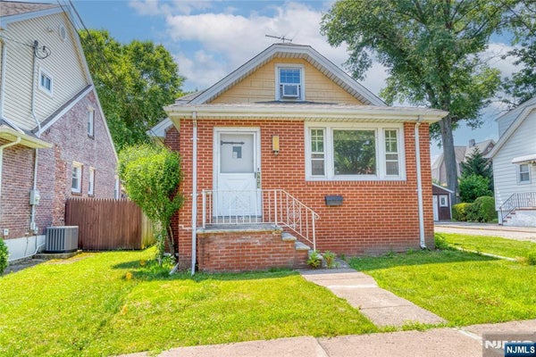 824 LINDEN AVE, RIDGEFIELD, NJ 07657 - Image 9e5f02e35ff85c637d63080dac41f5e7/3307731472