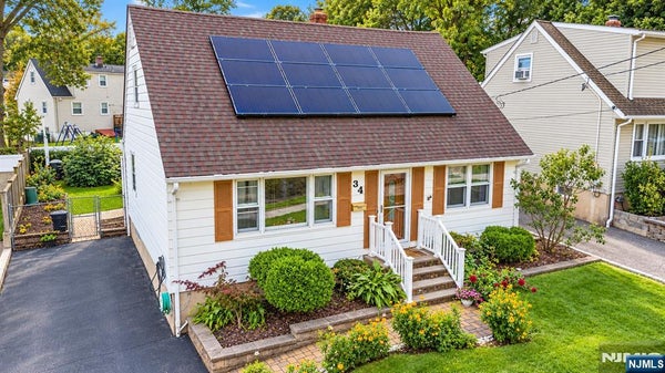 34 MEADOW LN, CLIFTON, NJ 07012 - Image a4ef56fd4316f571abefeccd52dbd4d3/2269541940