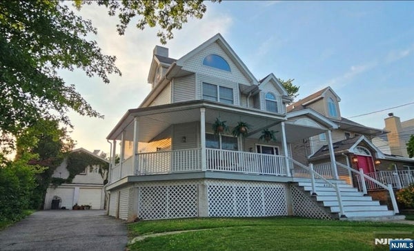 616 HACKENSACK ST, CARLSTADT, NJ 07072 - Image a82ae23ea2da81982a180f1925eaff8b/2720279419