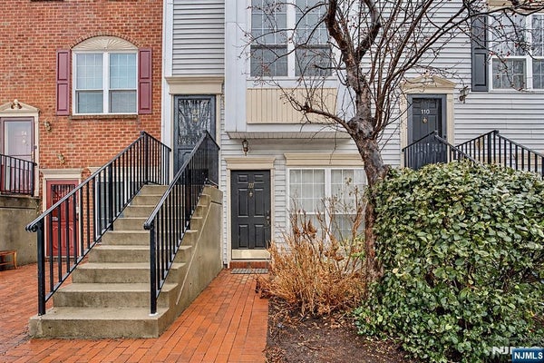111 COTTONWOOD ST, JERSEY CITY, NJ 07305 - Image a835068cf072f12aefae8a83cd52b3f4/217287693