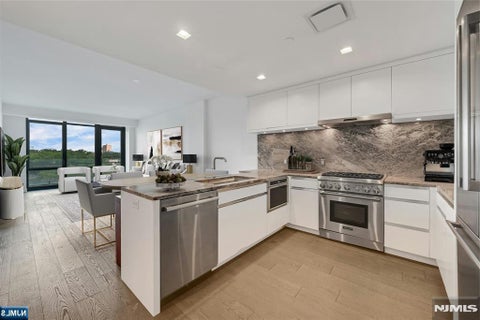 Photo for 320 Adolphus Avenue 1004