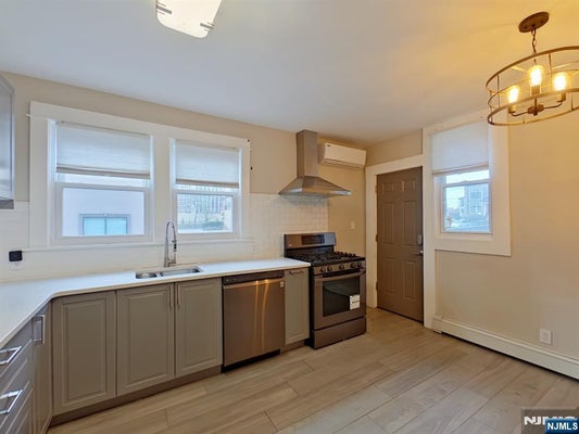 210 WARREN AVE # LEFT, FORT LEE, NJ 07024 - Image b19c7c4da75e66cb2aa7b5d4f8aa0a6c/3977135502