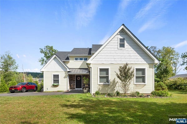 636 WILLOW GROVE ST, HACKETTSTOWN, NJ 07840 - Image b374da0d7c18bf7ebdf30bc540d9bf43/32157497