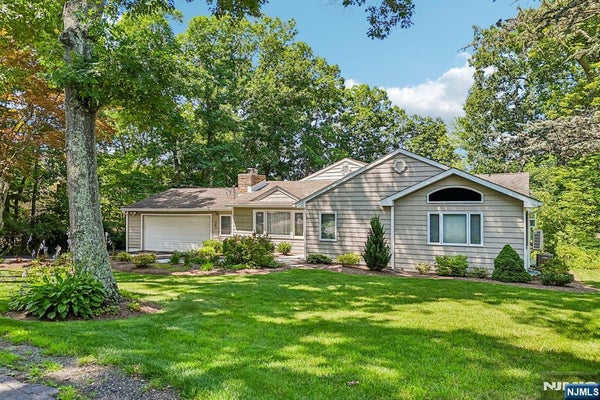 3 BEECH CT, HARDYSTON, NJ 07460 - Image b5496cf86cc00b31eef38216669b30ec/198630651